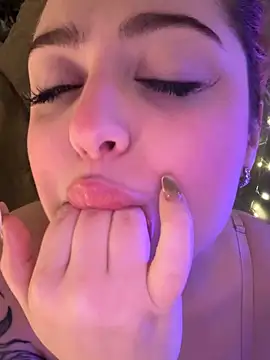 KellyMoors live sex cam