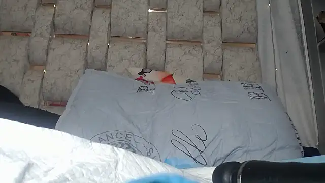 KEYRA-MILLER-'s cam snapshot