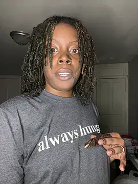 IntrovertedUnicorn live sex cam