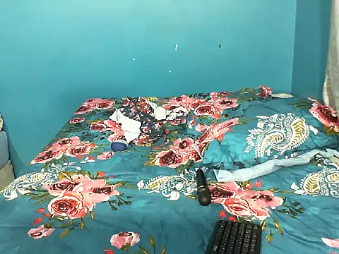 HotPetite_25's cam snapshot