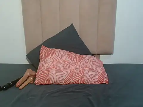 GorillaGripCunt77 live sex cam