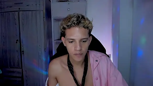 tylernova live sex cam