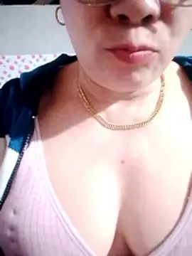 small-house123's cam snapshot