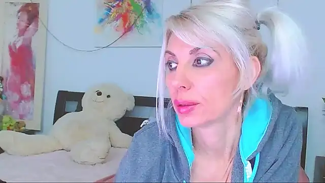 HoneyLara's cam snapshot