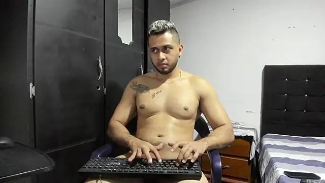 Ryan_xc1's cam snapshot