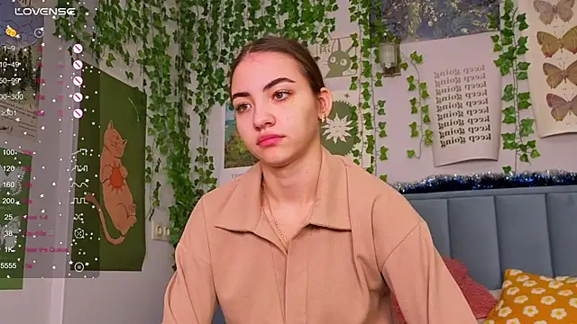 Fit_Brunette_'s cam snapshot