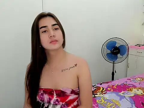 nica_doll live sex cam