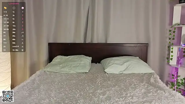 LaveraMeling live sex cam