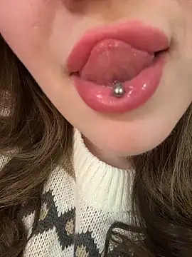 KiraBarlows live sex cam