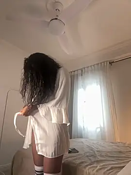 IamCrystal2 live sex cam