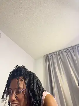 Linn_nyx's cam snapshot