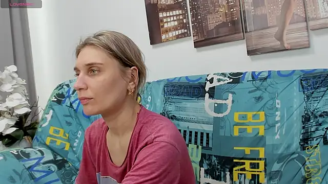 Tenderly_Sophie's cam snapshot