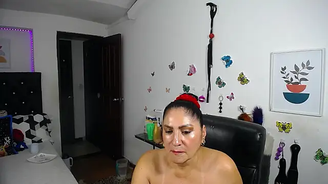 mature_bigboobs10's cam snapshot