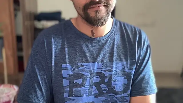 MakeMeAwareAah's cam snapshot