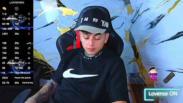 Kevin22_222 live sex cam