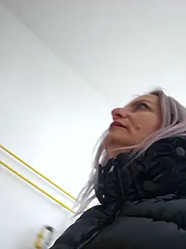 LadyTouch's cam snapshot