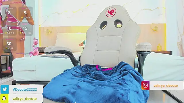 valirya_devote live sex cam