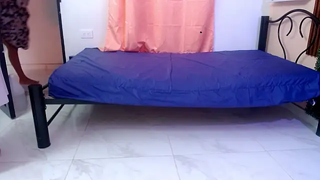 evaleribigtits18 live sex cam