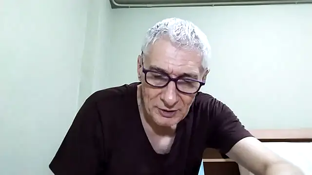 BIGUNCUTHARDCOCK live sex cam