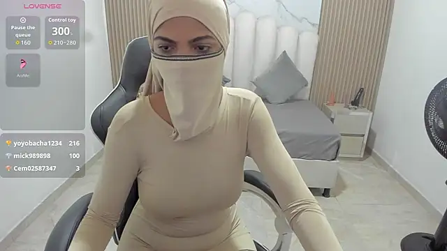 Raissa_hafiz's cam snapshot