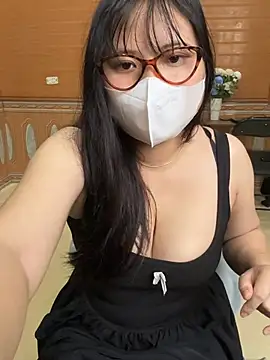 hide_from_colleagues's cam snapshot