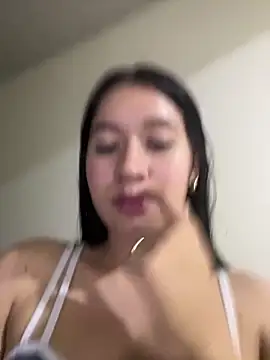 Emi_blair live sex cam