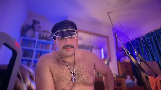 CloudyMuscleBeefy's cam snapshot