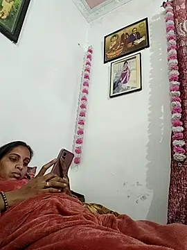 Hotty-Nidhi's cam snapshot