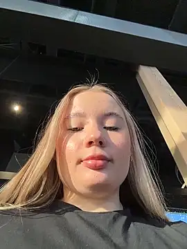 VineraSweet live sex cam