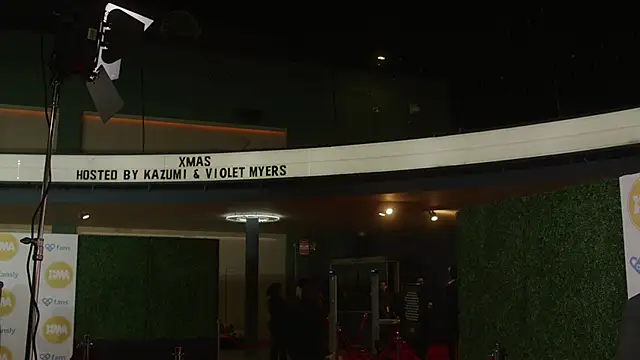 hollyrandall's cam snapshot