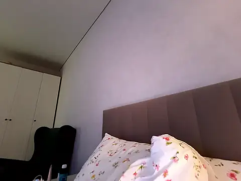 GoldenSexySky live sex cam