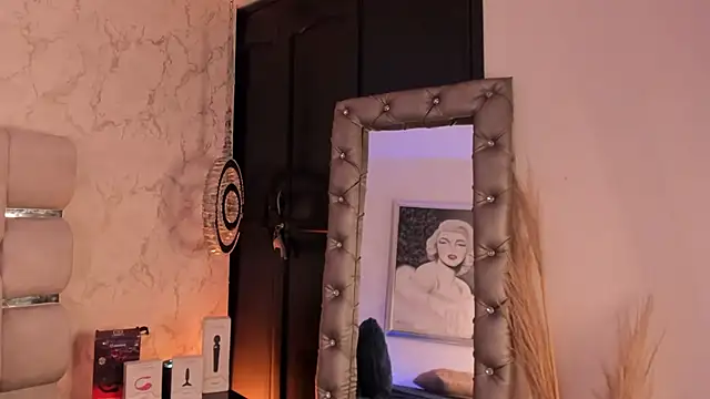 laura_bassi's cam snapshot