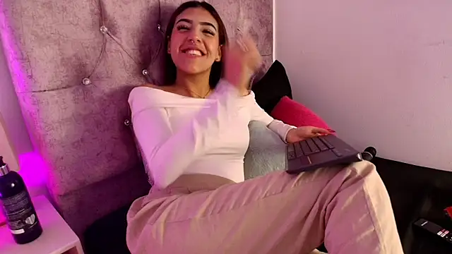 Dulce_Bella_'s cam snapshot