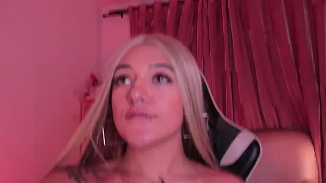 ashleyvalirya live sex cam