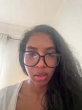 IamCrystal2 live sex cam