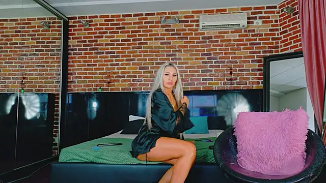 BlueEyesDesire's cam snapshot