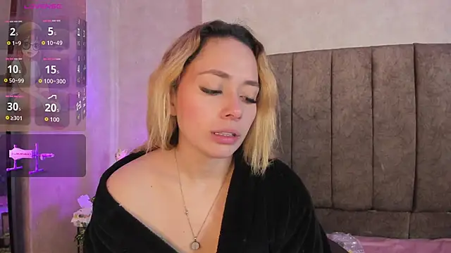 LanaMills_'s cam snapshot