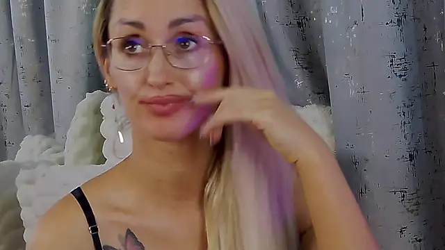 IsabelleEthan's cam snapshot