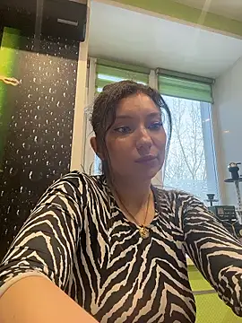 MooonReal live sex cam