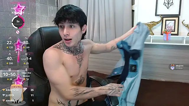 Iantwink18 live sex cam