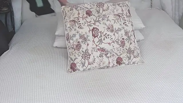 SilviaHart live sex cam