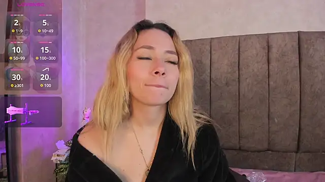 LanaMills_'s cam snapshot