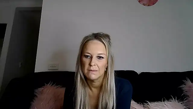 Imyourgoodgirl69xo live sex cam