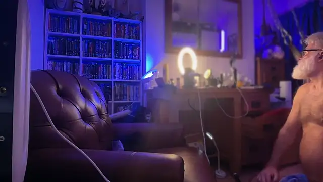 CloudyMuscleBeefy live sex cam