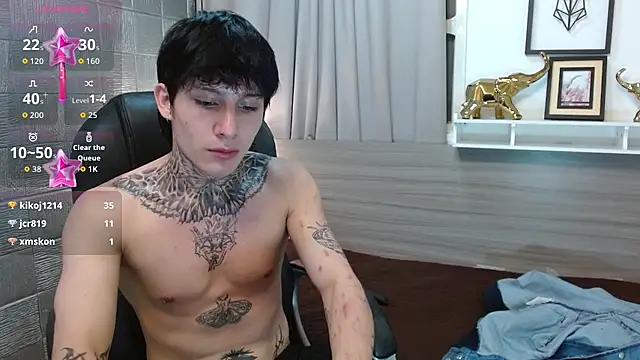 Iantwink18 live sex cam