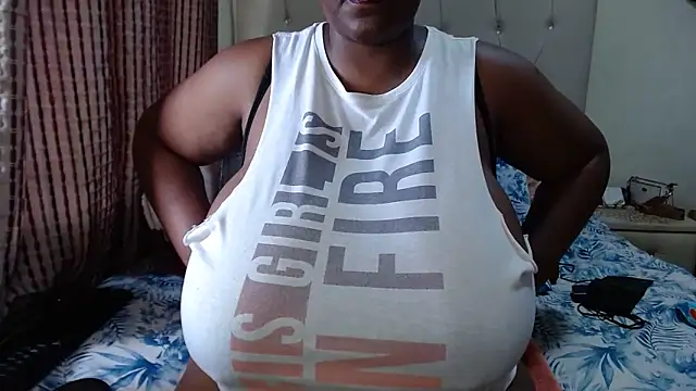 CHOCOLATEDARKBUSTYX's cam snapshot