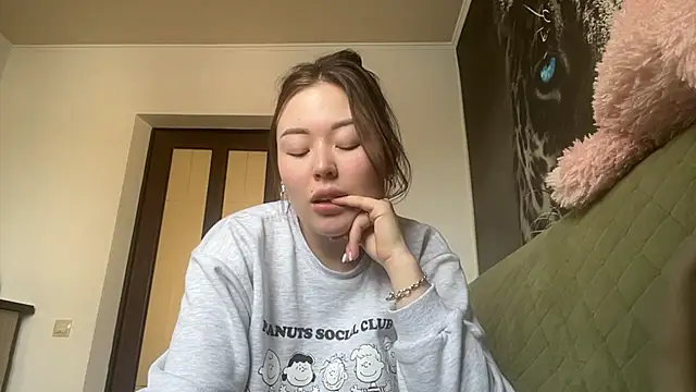 CurietHana1 live sex cam