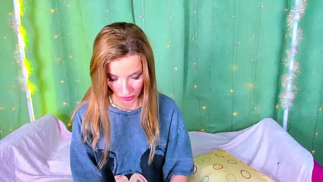 AlinaLovelyX's cam snapshot