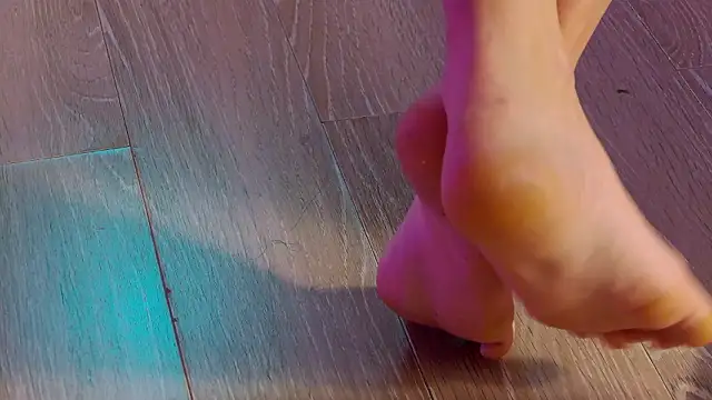 FeetVibe's cam snapshot