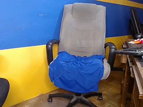 shyhuskyguy live sex cam